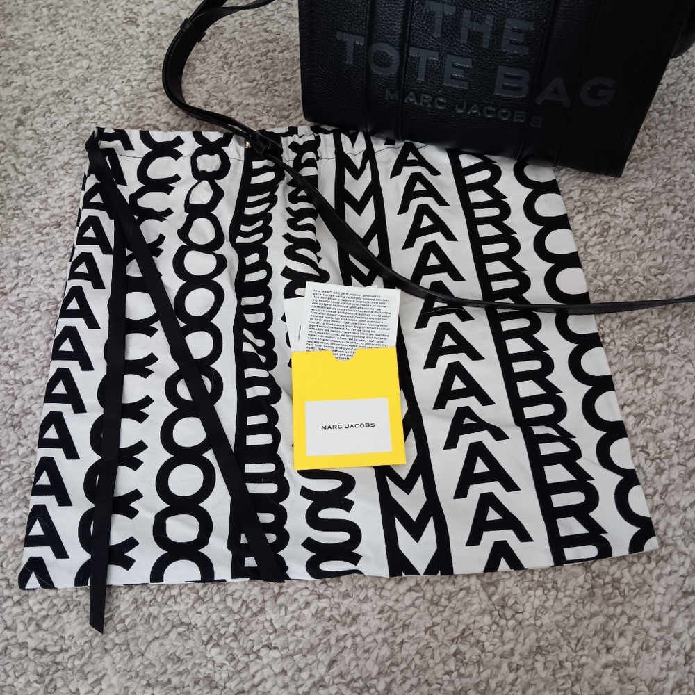 Just Showing ❤️ Marc Jacobs Small Black Leather "The Tote" Bag - Picture 16 of 16